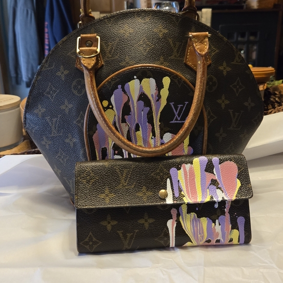 Sold Multicolor Women's Wallet  Set Was Painted When Purchased - Picture 2 of 16